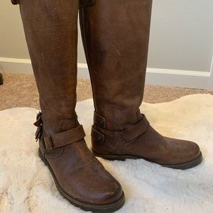 FRYE Women's Veronica Back-Zip Boo